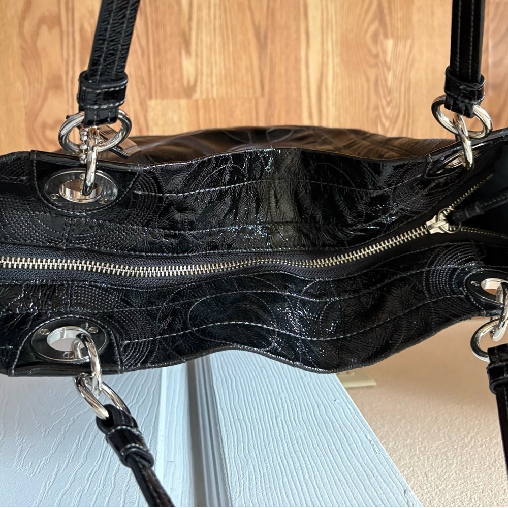 Coach Black Patent Signature Circle Tote - Picture 3 of 9
